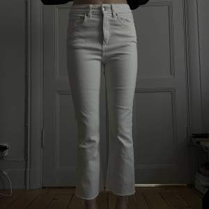 Zara vita croppade flare jeans Oanvända Storlek EUR 38