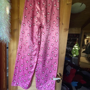 Pyjamas byxor  - Pyjamas byxor som har hello Kitty tryck dem passar storlek xs och s