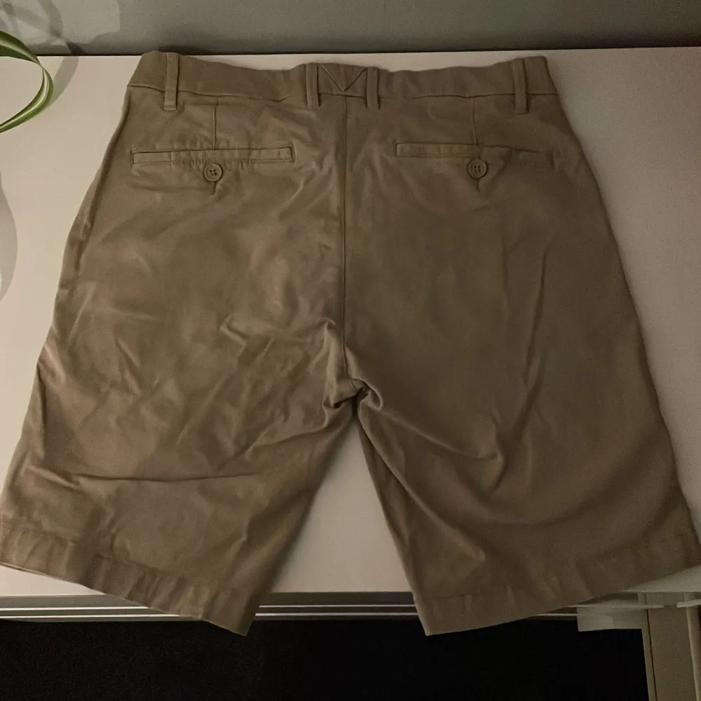 Jag säljer ett par shorts då de har blivit för små. Använda fåtal gånger men i gott skick.. Shorts.