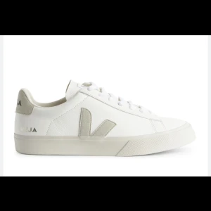 Veja skor  - Jag säljer mina veja skor storlek 39, dom är använda men ser fortfarande schyssta ut:) 