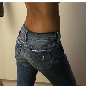 Lågmidjade diesel jeans - Säljer mina lågmidjade diesel jeans då dom är för små. Dem är i bra skick och köparen står för frakten 💕