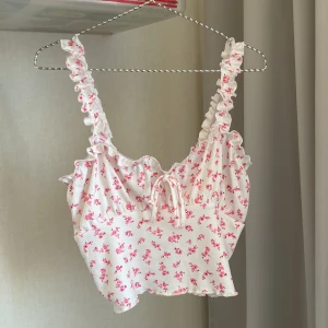 Linne  - Linne från SHEIN i storlek L. Aldrig använd, endast tvättad och testad! Nypris 69kr.