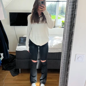 Hugh waisted jeans - Jeans från bik bok som inte kommer till användning. 