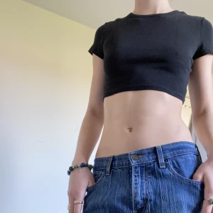 Magtröja - Svart crop top från zara.
