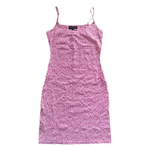 jacqueline de young y2k dress - snyggaste klänningen från jacqueline de young, köpte den på plick förra året men aldrig använd av mig. 🥺Köparen står för frakt. Använd gärna ”köp nu” 💓 