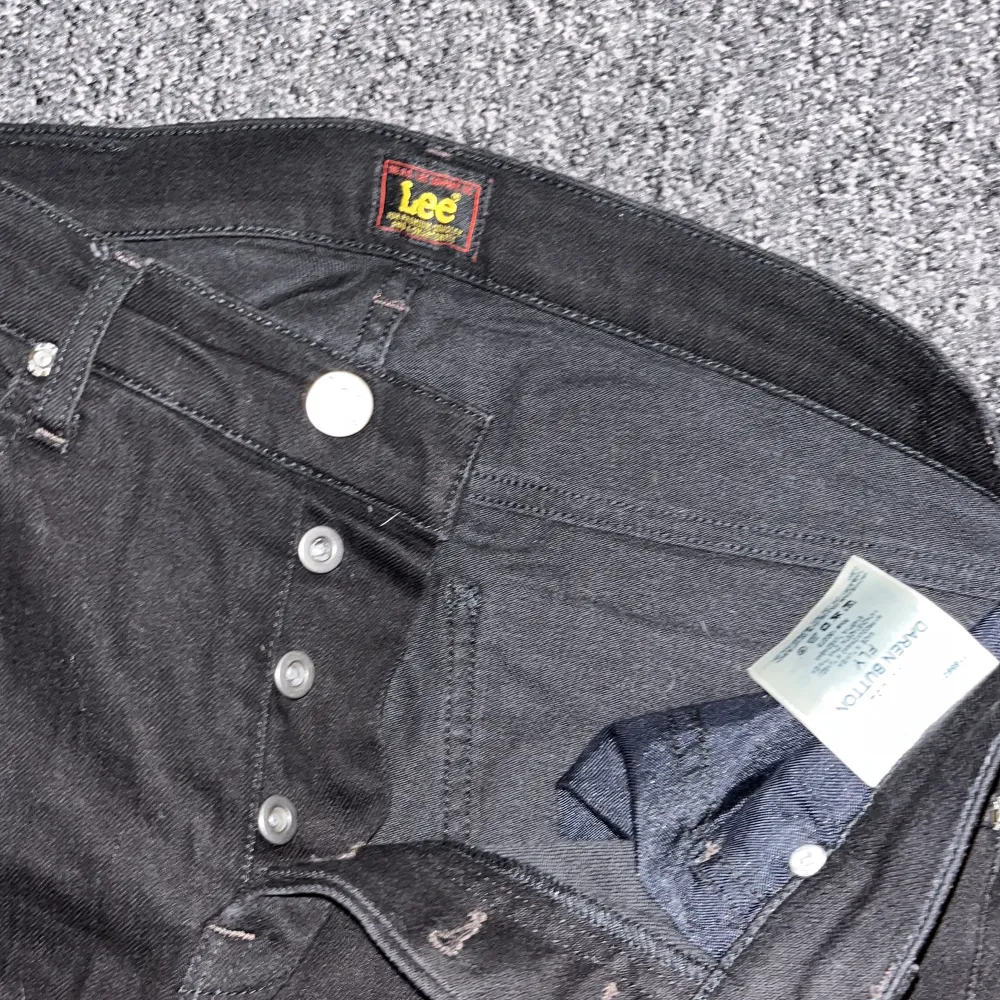 Säljer lee jeans bra skick inge fel  Ny pris 1000kr. Jeans & Byxor.