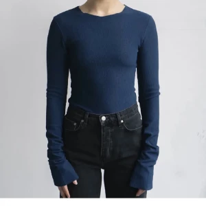 A-DSGN  - Helt ny marinblå Long sleeve top från A-dsgn i storlek Small. Tyvärr var den för liten vid bysten på mig.