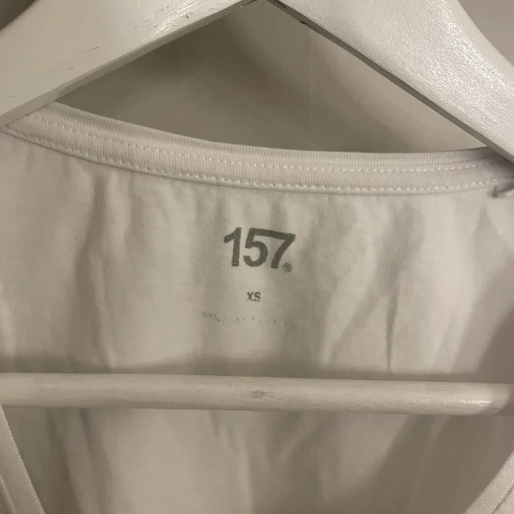 Basic långärmad vit tröja från Lager157. Storlek: Xs🤍. Tröjor & Koftor.