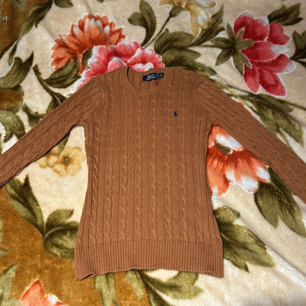 En stilig slim fit Ralph lauren tröja i nästan nyskick priset kan diskuteras vid affär. Tröjor & Koftor.