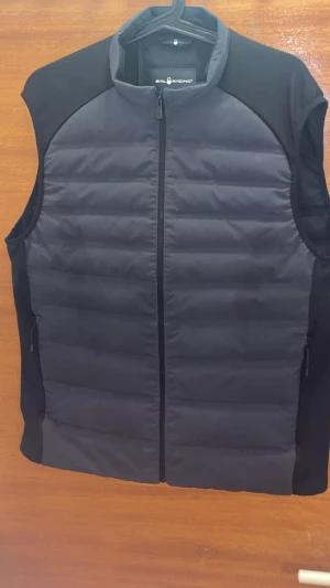 Sail racing väst - Sail Racing väst, väldigt bra skick Storlek L  Nypris : 3000kr 