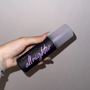 all nighter setting spray  - säljer mitt nästan helt nya urban decay setting spray i 118 ml då det inte riktigt passade min hud. ENDAST TESTAD❤️‍🔥❤️‍🔥