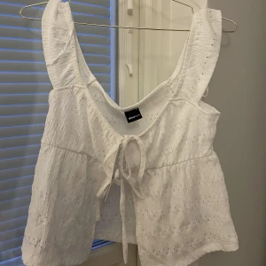 Topp - Ny topp från Gina tricot 