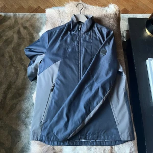 Hugo boss jacka  - Hugo boss jacka ny skick aldrig använd storlek M