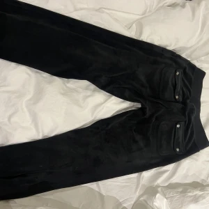 Juicy Couture Byxor - Sparsamt använda och säljer pga att de inte kommer till användning!