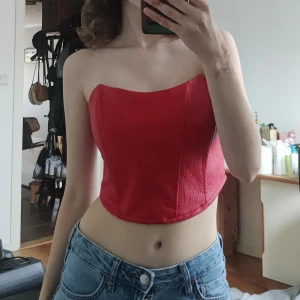 Topp från nelly - En topp från nelly som var lite förstor för mig och var försent för att skicka en retur