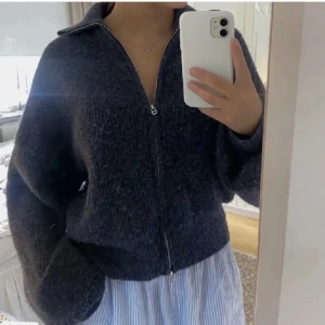 Blå stickad tröja!  - Super super skön tröja