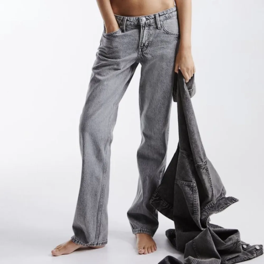 Coola jeans ifrån hm, använda endast 2-3 gånger!❤️köpta ifrån hm för 399kr.. Jeans & Byxor.