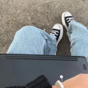 Converse skor - Säljer mina converse med hög sula då dom intr längre kommer till användning. Använda men fortfrande fint skick👌🏽