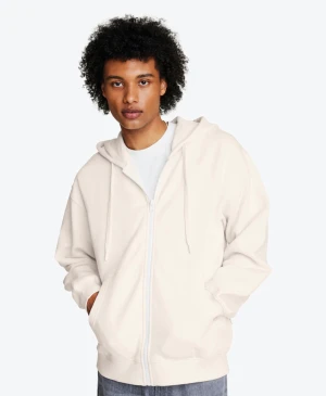 Beig zip hoodie - En zip hoodie köpt från carlings butik för 700 kr den var lite gör stor så vill dälja den är öppen till att diskutera priset! 