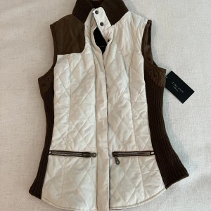 Zara väst  - Nyskick, prislappen kvar. 