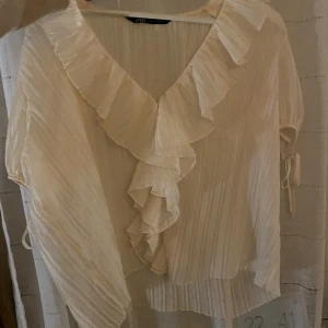 Zara - Supergulliga blus från zara. Knappt använd 