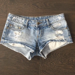 Jeansshorts - Skit snygga jeans shorts från mango som tyvärr är för små för mig☺️