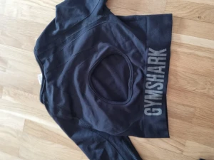Långärmad tröja gymshark - Långärmad träningströja från gymshark, väldigt lite använd! 