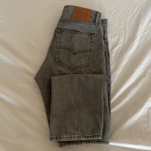 Levis jeans - Levis 551z 32/34 Skiiiit snygga men dom har blivit för stor för är fett pinnig 