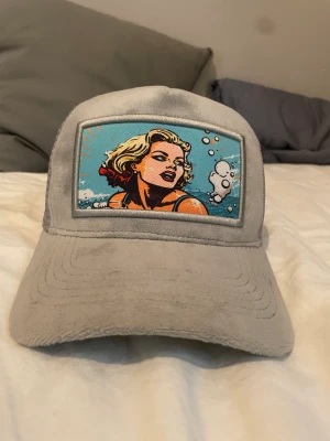 Revenite keps - Revenitr trucker keps Släpptes bara 300 per färg. Går ej att köpa längre.