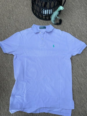 Ralph Lauren piké  - Säljer min ljus blå aktiga piké, billigare vid snabb affär