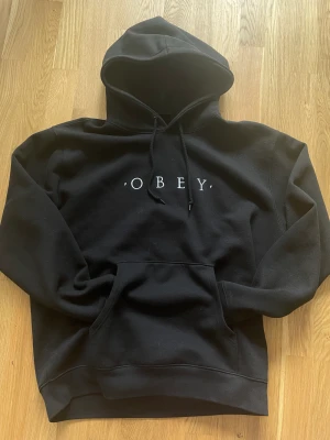 Obey Hoodie - Storlek: L Skick 8/10 (lite använd)