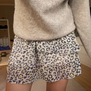 Volangkjol - Söt leopardmönstrad kjol med volanger. Köpt på zalando, bra skick! 
