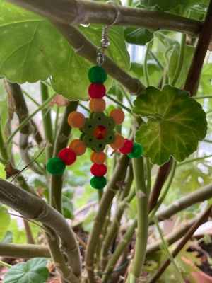 Snowlakeörhängen (fire bushes) - Jättefina örhänges som passar alla! ❤️ Vattentäta! ☺️ Nickelfria krokar! 🩵 Ca: 4,5cm högt & 4cm bred som längst! 🩷