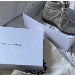 Isabel Marant skor - Säljer nu mina älskade marant skor då jag inte använder dom längre. Dem ser helt oanvända ut!❤️