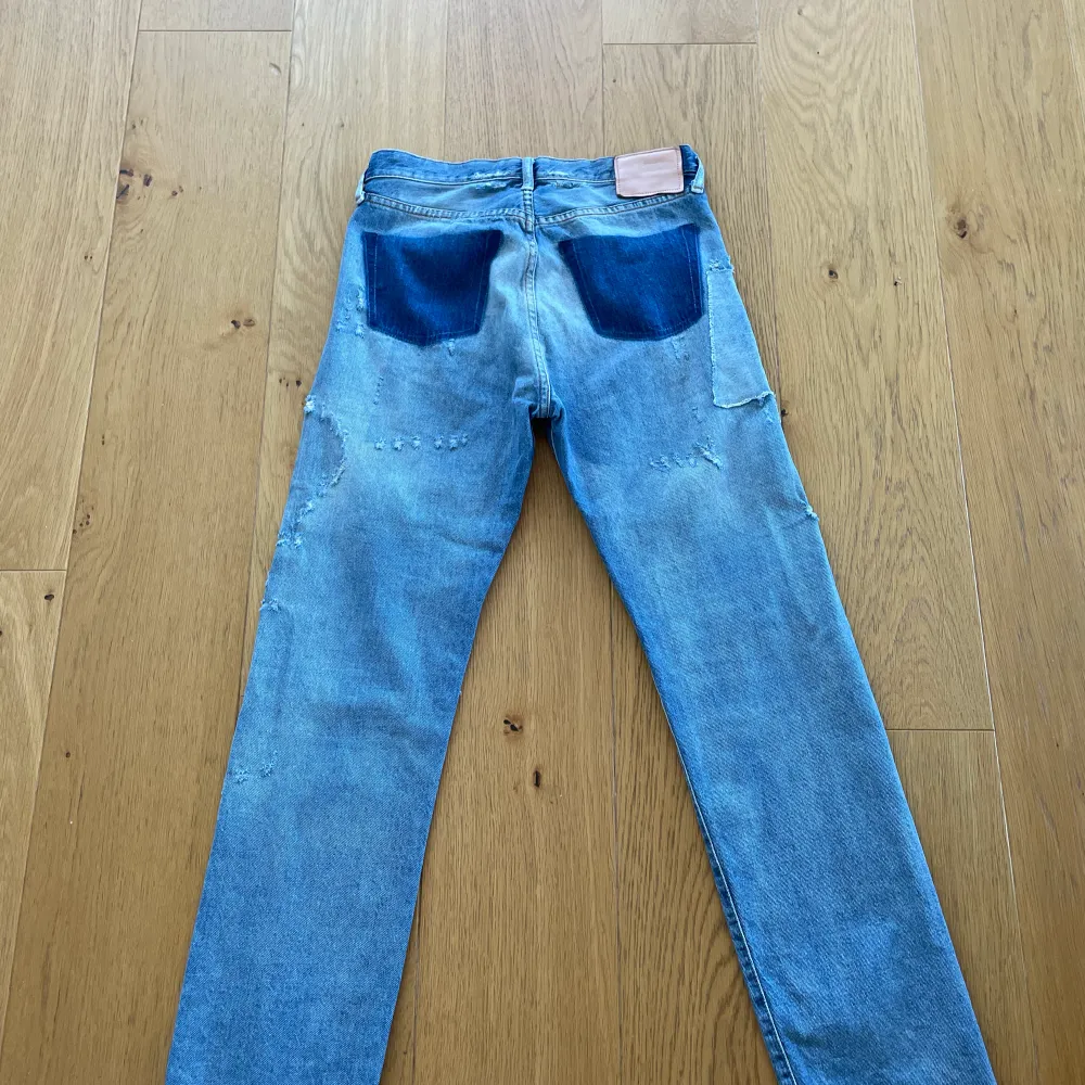 Här är mina väldigt eftertraktade acne jeans som är för små för mig, väldigt bra skick och svin coola, bara fråga om ni vill ha fler bilder 😊. Jeans & Byxor.