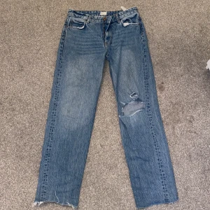 Jeans - Jeans från bershka i storlek 36. Jag är 167cm lång och de passar perfekt!