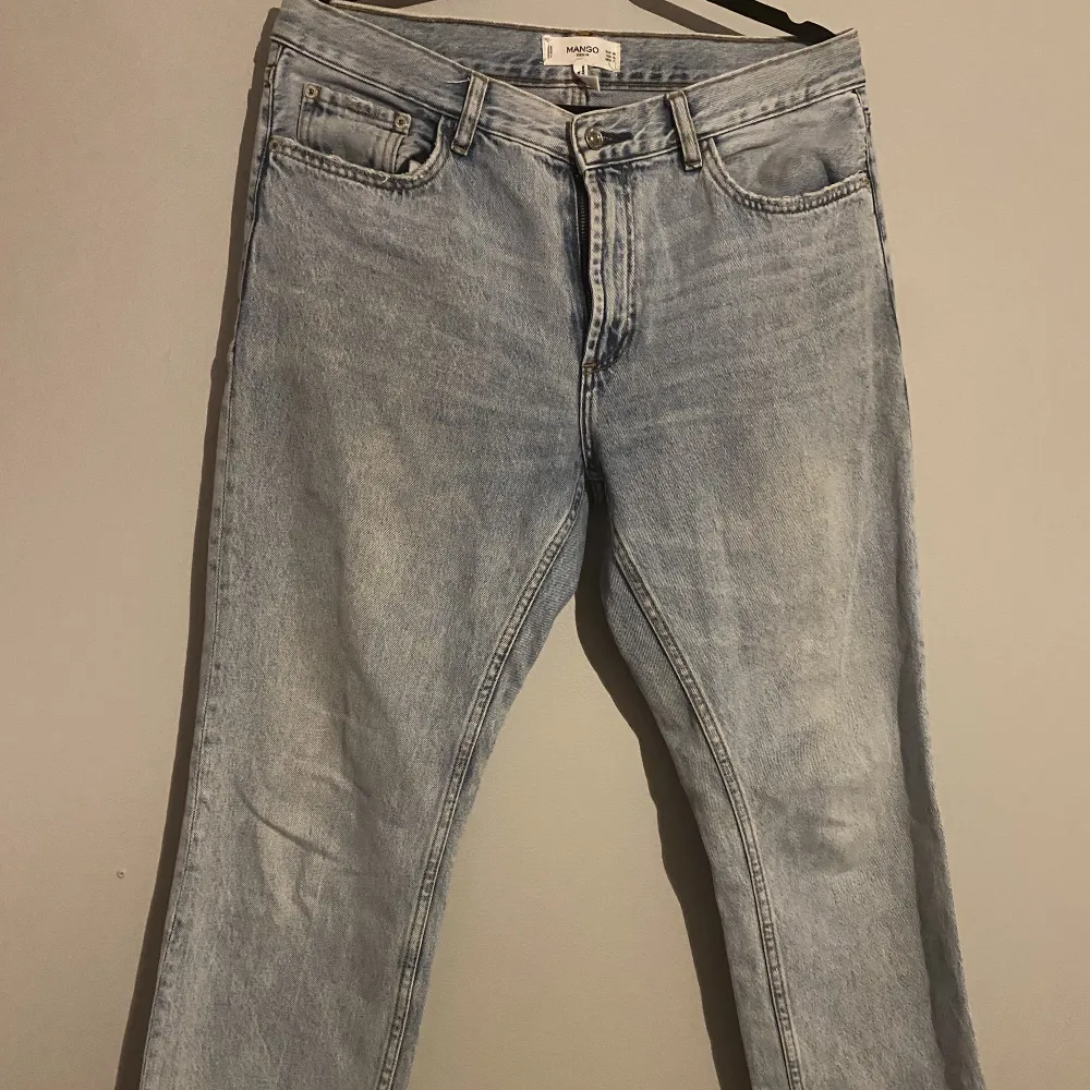 SKITSNYGGA jeans från Mango. Rak passform, ingen stretch!🌸. Jeans & Byxor.