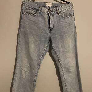 SKITSNYGGA jeans från Mango. Rak passform, ingen stretch!🌸
