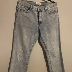SKITSNYGGA jeans från Mango. Rak passform, ingen stretch!🌸