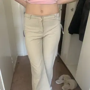 Selling my super cute low rise cargo pants! Havent worn them out because they are too small sadly :(