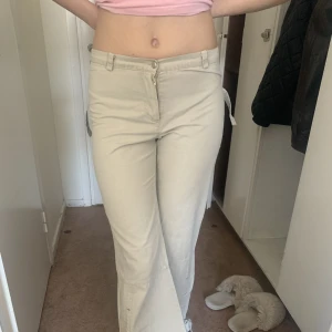 vintage low rise cargo byxor i 36 - Selling my super cute low rise cargo pants! Havent worn them out because they are too small sadly :(