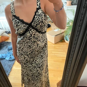 Långklänning m spets - Långklänning 