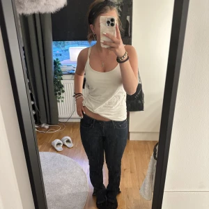 Jeans från levis  -  Säljer de här jeansen ifrån  levis, pga att det inte kommer till användning längre, i storlek 00/24, som är xs. Kom privat för fler frågor och Bilder, pris kan diskuteras och köparen står för frakten.