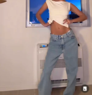 Jeans junkyard - Köpa för 700kr, hann inte skicka tillbaka. Prislapp och allt på. Säljer för 500kr