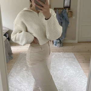 Linnebyxor - Säljer dessa fina linnebyxor då dem inte passar längre, använd 1 gång för att ta bilder💗 dem är vida i benen och väldigt bra skick! 