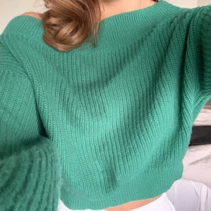 Grön stickad  - Grön stickad tröja, jätte lätt och mysig