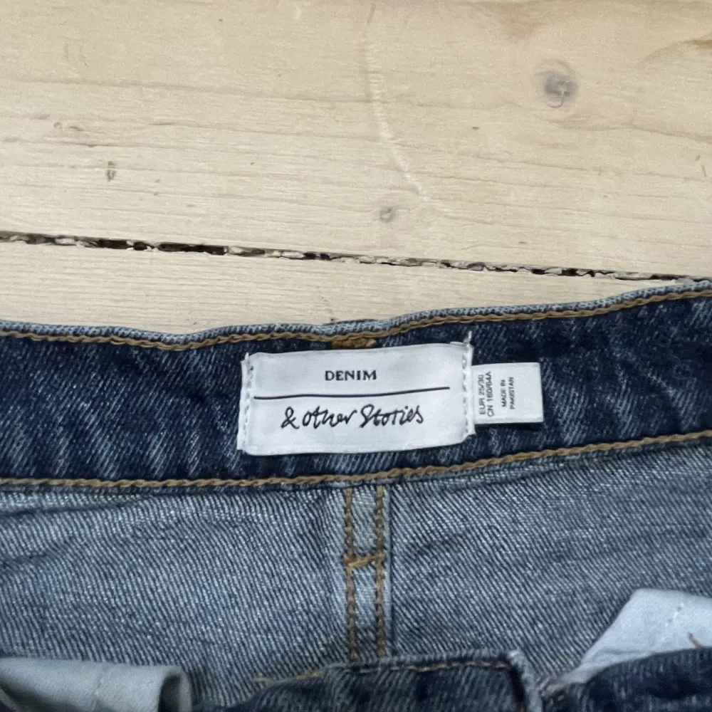 Stuprörsjeans från other stories i strl 34🌼jag är 162 cm för referens. Jeans & Byxor.