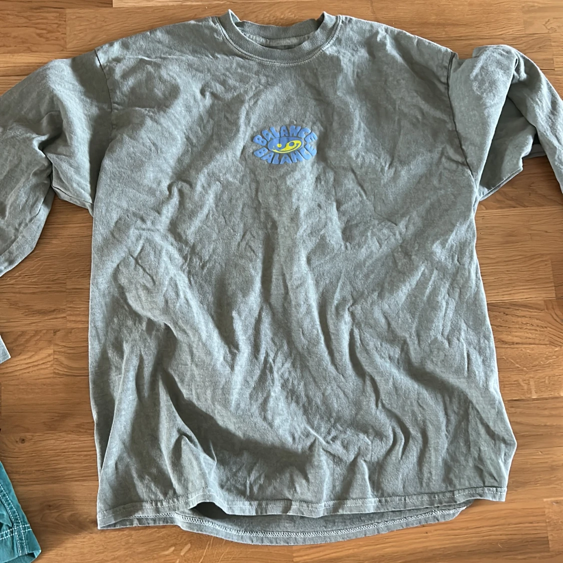 Två par tröjor sweet sktbs, Urban oufitters - 90