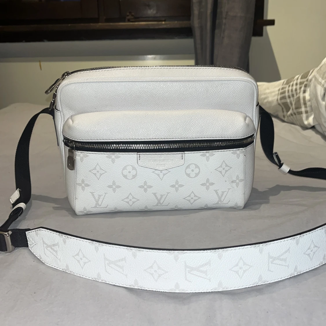 LOUIS VUITTON VÄSKA