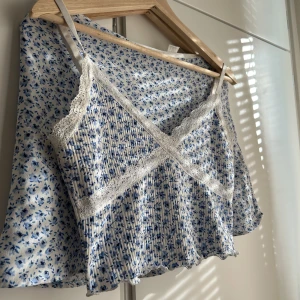 Blommig topp & kjol  - Ett blomstrigt set från h&m💙